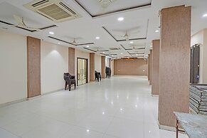 Fabhotel Paras Palace