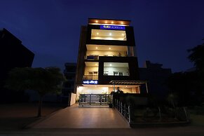 Fabhotel Harnoor House