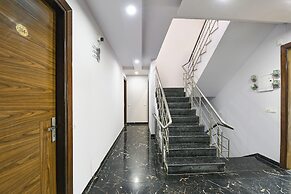 Fabhotel Skylight Inn
