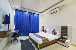 Fabhotel Skylight Inn
