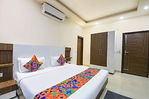 Fabhotel Skylight Inn