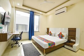 Fabhotel Skylight Inn