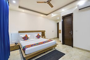 Fabhotel Skylight Inn