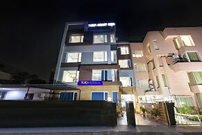 Fabhotel Skylight Inn