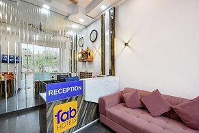 Fabhotel Skylight Inn