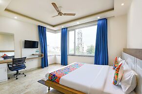 Fabhotel Skylight Inn