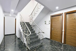 Fabhotel Skylight Inn