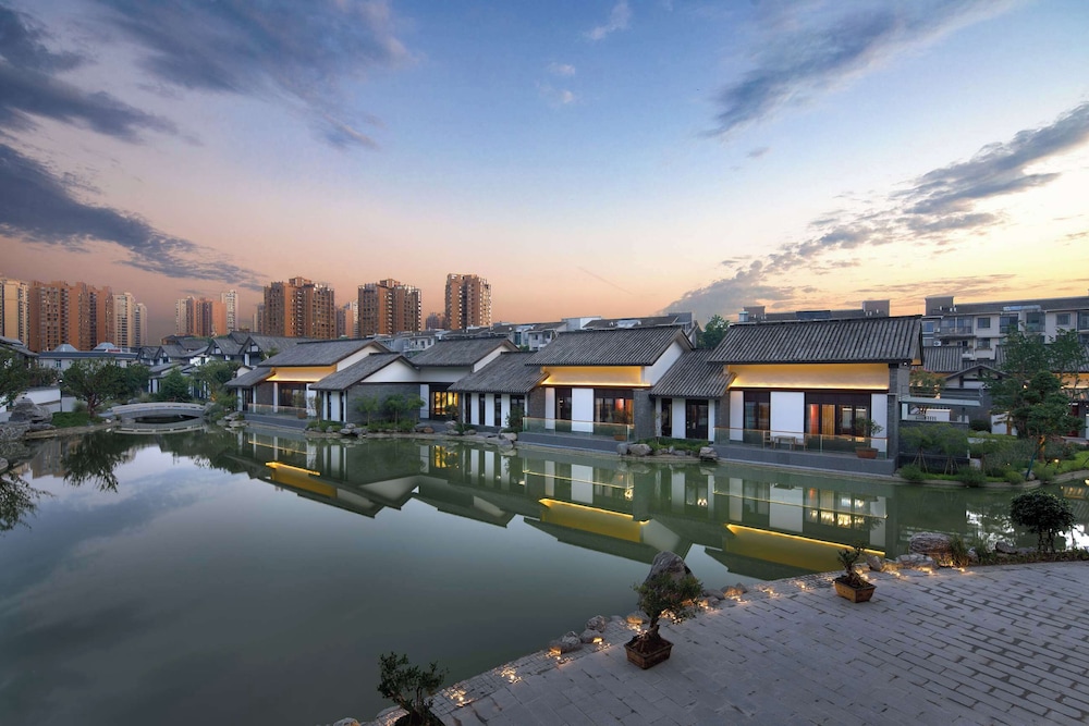 MOONRISE HOTELS & RESORTS