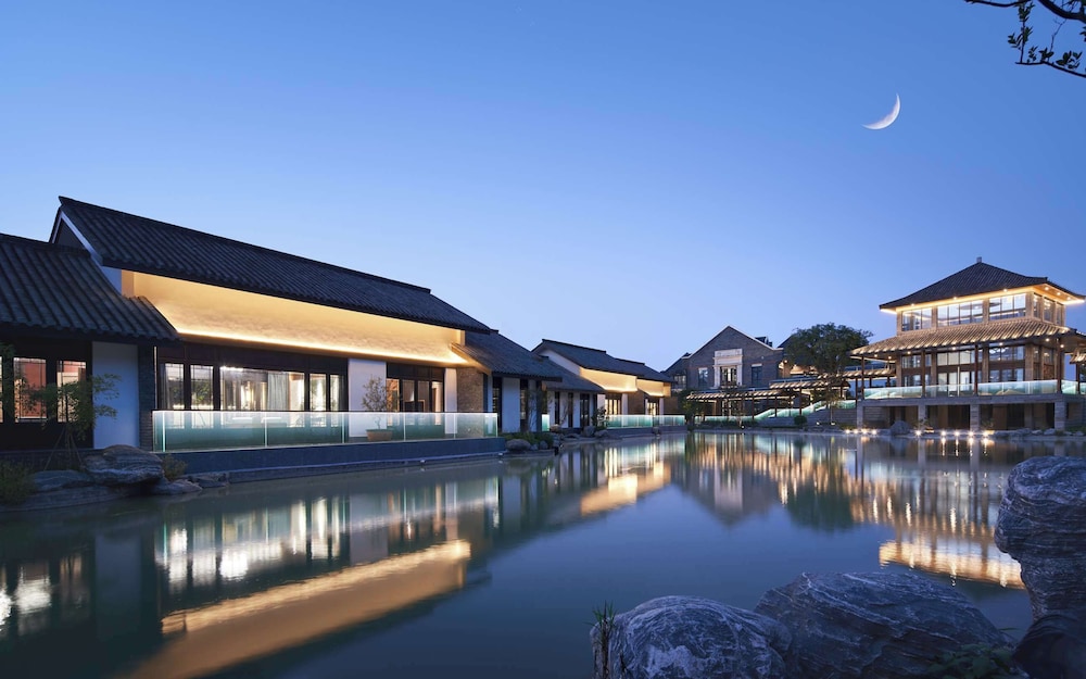 MOONRISE HOTELS & RESORTS
