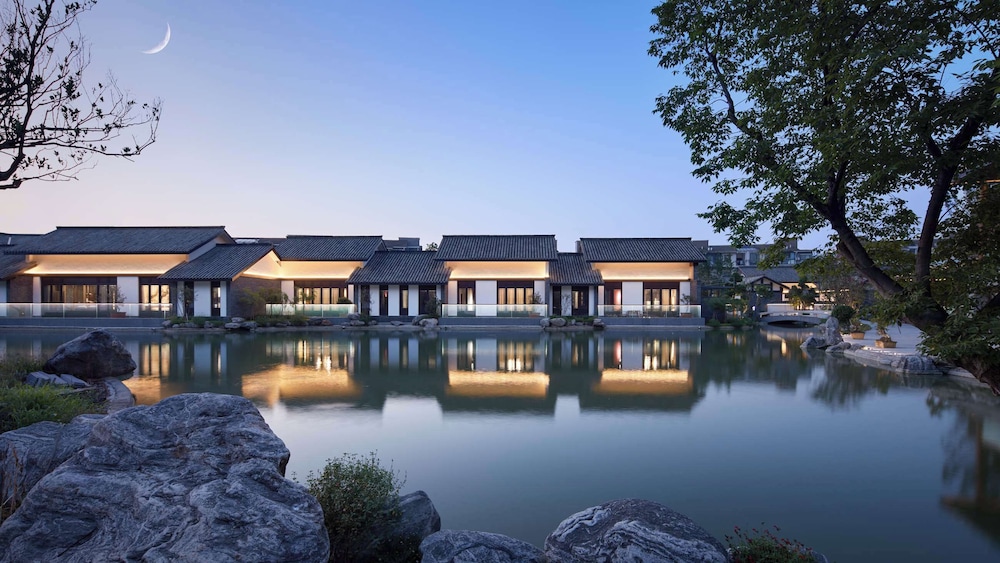 MOONRISE HOTELS & RESORTS