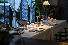 MOONRISE HOTELS & RESORTS