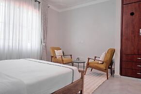 B&S Luxe Living