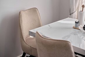 B&S Luxe Living