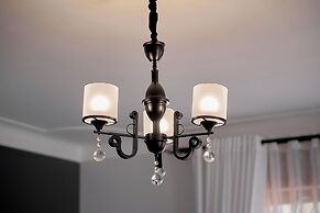 B&S Luxe Living