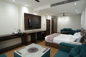ACR Luxury Hotel