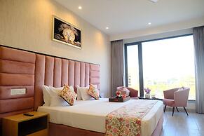 ACR Luxury Hotel