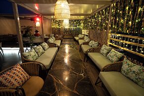ACR Luxury Hotel