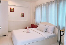 Luna Oslob Travellers Inn