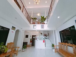 Luna Oslob Travellers Inn