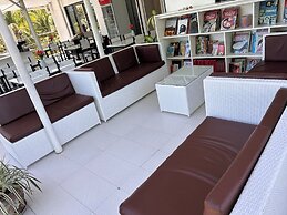 Luna Oslob Travellers Inn