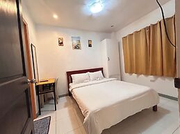 Luna Oslob Travellers Inn