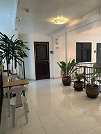 Luna Oslob Travellers Inn