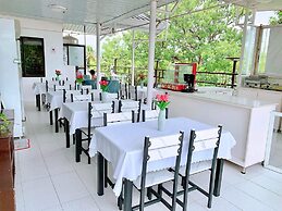 Luna Oslob Travellers Inn