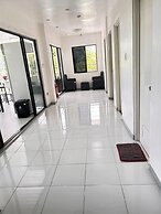 Luna Oslob Travellers Inn