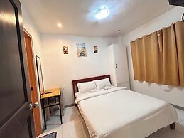 Luna Oslob Travellers Inn