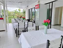 Luna Oslob Travellers Inn