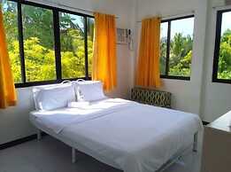 Luna Oslob Travellers Inn