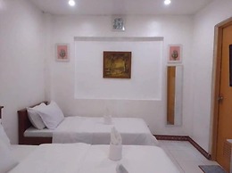 Luna Oslob Travellers Inn