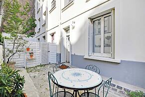 Cozy Studio With Terrace Near the Eiffel Tower