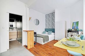 Cozy Studio With Terrace Near the Eiffel Tower