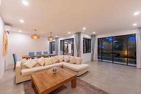 One of Phukets Best Villas V212