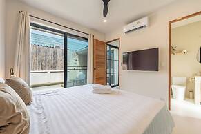 Stylish Rooftop Pool Villa Sea View V211
