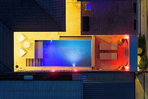 Stylish Rooftop Pool Villa Sea View V211