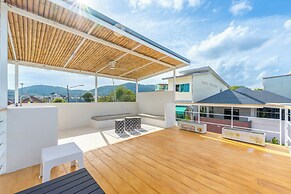 Stylish Rooftop Pool Villa Sea View V211