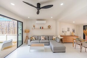 Stylish Rooftop Pool Villa Sea View V211