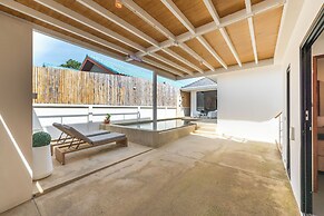 Stylish Rooftop Pool Villa Sea View V211