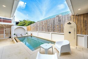 Stylish Rooftop Pool Villa Sea View V211