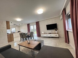 Apartamenty Max House