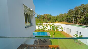 La Marina Secure Seaside With Pool