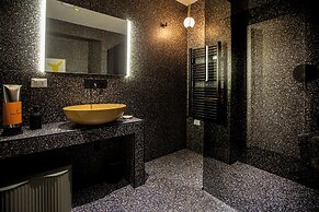 Reverse Art Hotel