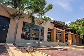 LUXTORI Arugambay