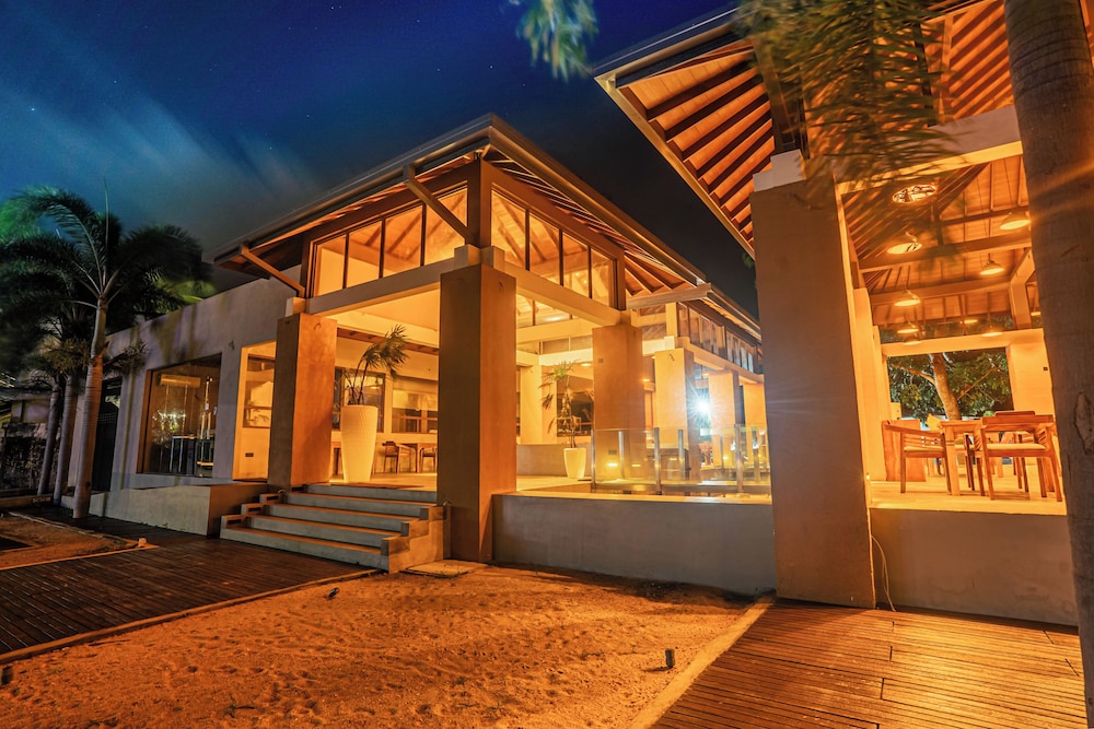 LUXTORI Arugambay