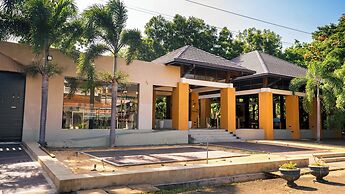 LUXTORI Arugambay