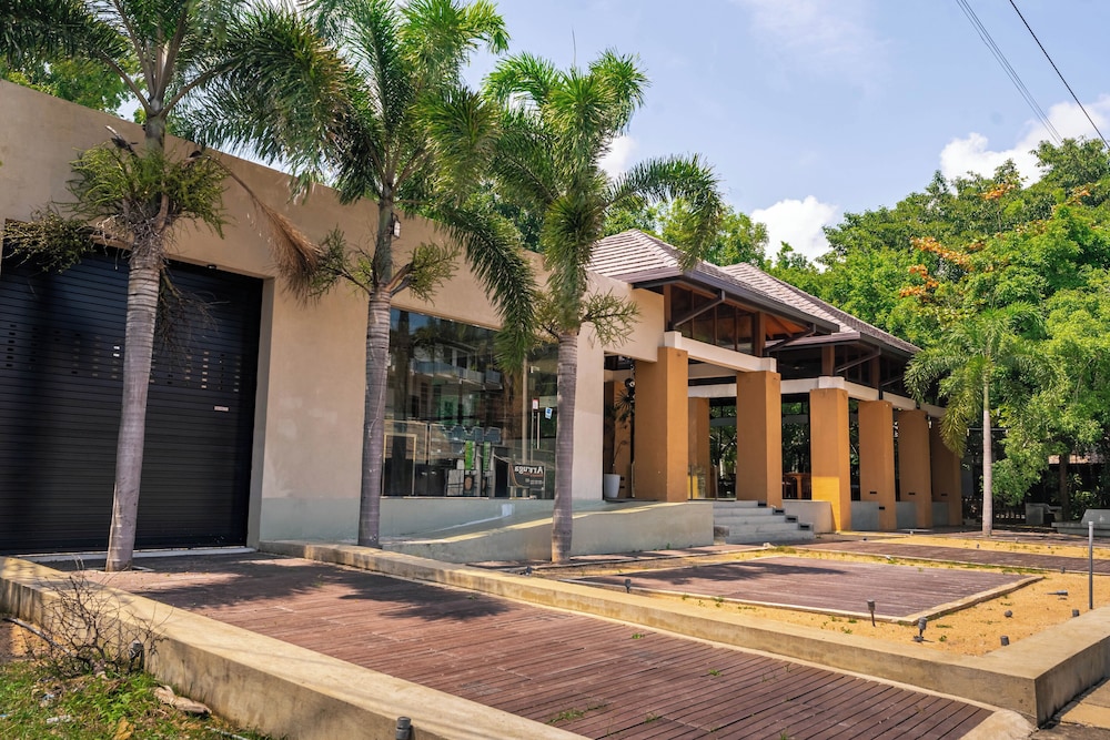 LUXTORI Arugambay