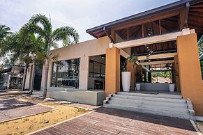 LUXTORI Arugambay