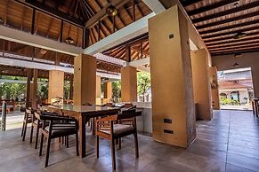 LUXTORI Arugambay